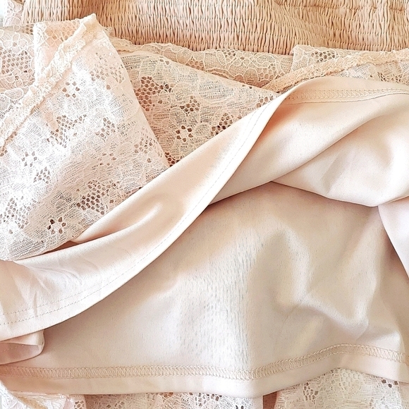 NWT Lace soft dusty rose pink smocked mini dress size medium - Picture 9 of 9